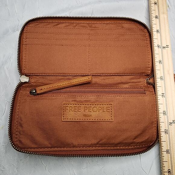 Free People Wallet Vegan Leather Brown Clutch Organizer Zip Around Bohemian - Picture 4 of 4